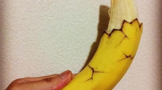 رجل يسرق متجراً .. بثمرة موز رجل يسرق متجراً .. بثمرة موز