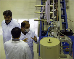 فرنسا: إيران تجبرنا على العقوبات  