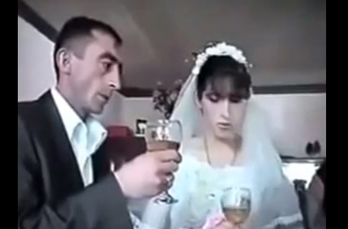 العروسان الغبيان !