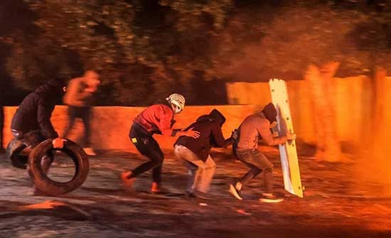 مواجهات عنيفة في نابلس وإطلاق نار على جنود الاحتلال .. بالفيديو مواجهات عنيفة في نابلس وإطلاق نار على جنود الاحتلال .. بالفيديو