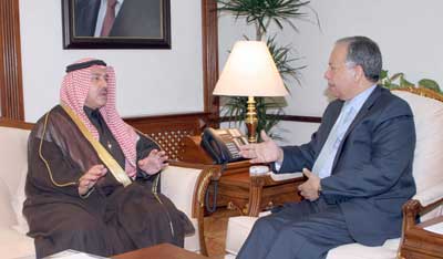وزير  الداخلية يبحث مع السفير السعودي التعاون المشترك 