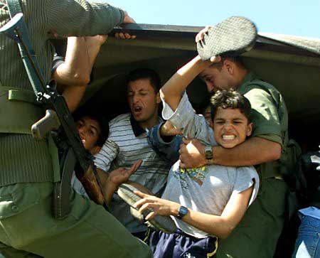 إسرائيل تصدر أمراً باعتقال طفل فلسطيني عمره أربعة أعوام