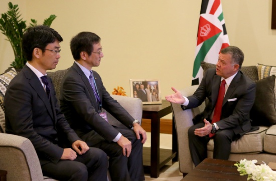 الملك يستقبل وفدا من شركة توشيبا اليابانية