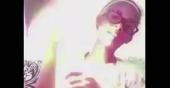 بالفيديو.. لحظة انفجار «أباجورة» في وجه فتاة!