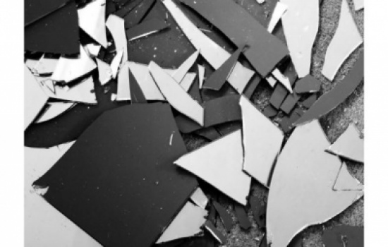 مسن لم يتعرف إلى نفسه في المرآة!