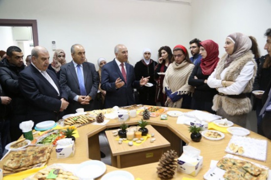 الطراونة يؤكد احتضان الجامعة لأفكار الطلبة وطاقاتهم الإبداعية المنتجة للمعرفة