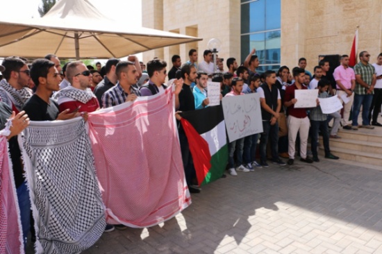 وقفة تضامنية لنضال الشعب الفلسطيني في جامعة الشرق الأوسط وقفة تضامنية لنضال الشعب الفلسطيني في جامعة الشرق الأوسط
