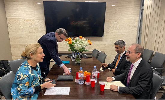 الصفدي والمفوض العام بالوكالة للأونروا يؤكدان الشراكة بين المملكة والوكالة الصفدي والمفوض العام بالوكالة للأونروا يؤكدان الشراكة بين المملكة والوكالة