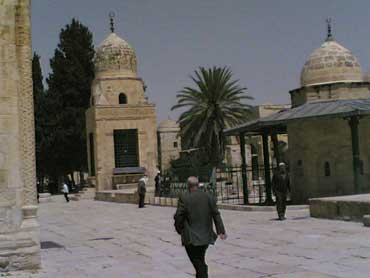 قيود اسرائيلية على دخول المصلين الى الحرم القدسي الشريف  