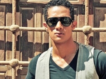 بعد إتهامه بتعاطي المخدرات.. محمد رمضان يحرج أحد معجبيه بصورة في الجيم بعد إتهامه بتعاطي المخدرات.. محمد رمضان يحرج أحد معجبيه بصورة في الجيم