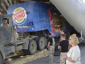 الجنود الأمريكيون بأفغانستان يودعون "برغر كينغ" 