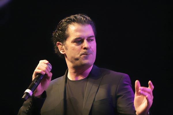 راغب علامة يشعل كورنيش أبو ظبي ( مصور) 