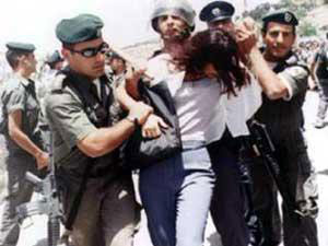 تفتيش عار وتحرش.. الفلسطينيات أسيرات لغوغائية المحتل وجبروته