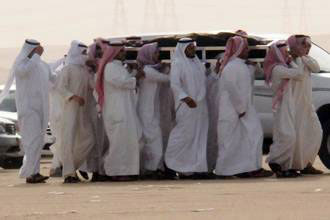 تسببت بوفاة 57 شخصاً.. الحكم بإعدام كويتية أحرقت خيمة زفاف زوجها بدافع الغيرة