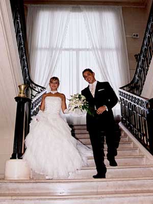 عروسان يهربان من "الكوشة" بسبب "تحية الفرح"