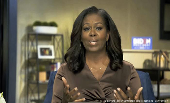 ميشيل أوباما: ترامب "الرئيس الخطأ" للولايات المتحدة