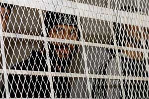 حكم باعدام يمني وسجن اثنين اخرين بتهمة التخابر مع اسرائيل 