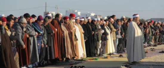 ليبراليّون في تونس يصفون صلاة الاستسقاء بـ"الشعوذة".. وإسلاميّون: هي تضرُّع لله و"حداثتكم رثّة"