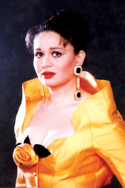 بسرية تامة إلهام شاهين تبدأ تصوير "إمرأة في ورطة" 