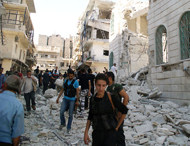 احتدام القتال بوسط سورية والأمم المتحدة تحذر من وجود مواطنين محاصرين