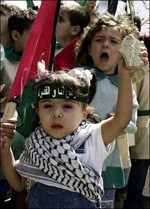 الخضري يوجه نداء للعالم"  انقذوا اطفال فلسطين"