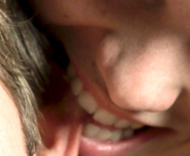 تركي يقضم أذن أخيه