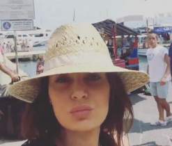 سيرين عبد النور و"Selfie" من ميناء جزيرة كابري الإيطالية.. بالفيديو سيرين عبد النور و"Selfie" من ميناء جزيرة كابري الإيطالية.. بالفيديو