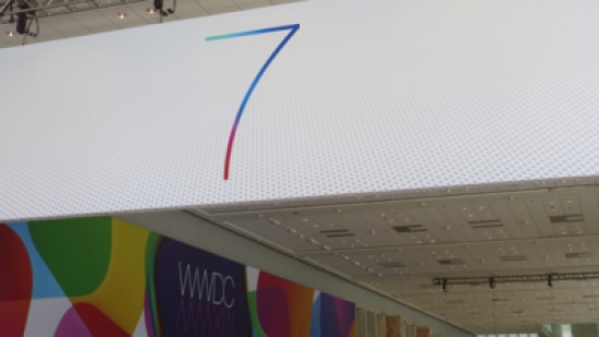 “آبل” تحضر لمؤتمر WWDC 2013 بتعليق لافتات عن iOS 7 “آبل” تحضر لمؤتمر WWDC 2013 بتعليق لافتات عن iOS 7