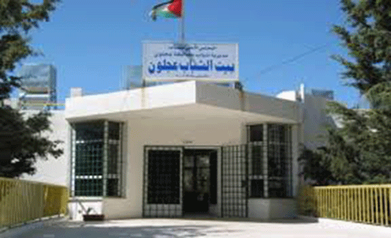 شباب عجلون تباشر بصيانة ملعب المجمع الرياضي