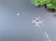 بالفيديو: طائرة "درون" توصل القهوة لزوجين في عرض البحر