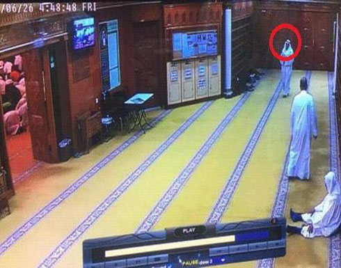 بالفيديو والصور: لحظة دخول الانتحاري إلى مسجد بالكويت بالفيديو والصور: لحظة دخول الانتحاري إلى مسجد بالكويت