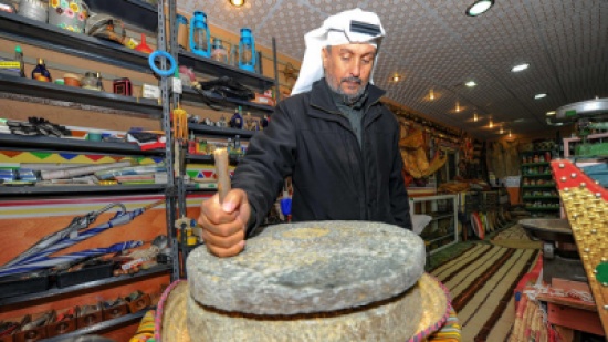 صور: رجل يقيم متحف بجوار منزله يضم 4000 قطعة أثرية صور: رجل يقيم متحف بجوار منزله يضم 4000 قطعة أثرية