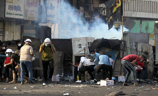 انفجارات تهز بغداد.. وهجوم بالسكاكين على المتظاهرين بكربلاء