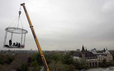 اغرب مطعم في العالم بين السماء والارض 