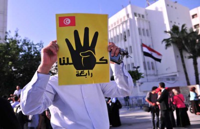 وقفة احتجاجية أمام السفارة المصرية في الرباط للتنديد بإحالة أوراق مرسي للمفتي