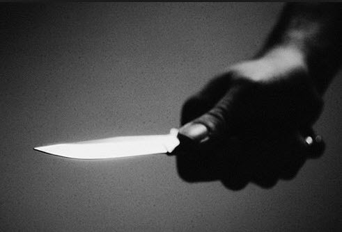 طالب توجيهي يطعن معلما بـ " موس " في الطفيلة طالب توجيهي يطعن معلما بـ " موس " في الطفيلة