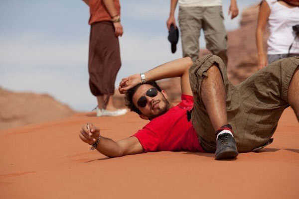 باسل يعتذر من بدرية 