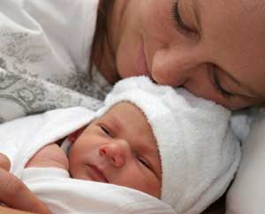 بريطانية تلد تحت تأثير التنويم المغناطيسي 