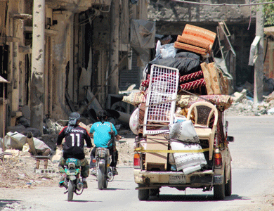 المدنيون في دمشق يخزنون الطعام ويبحثون عن ملاذ مع اقتراب هجوم محتمل