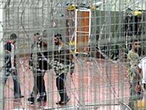 إدارة السجون الإسرائيلية تقمع الأسيرات والأسرى ردا على إضرابهم  