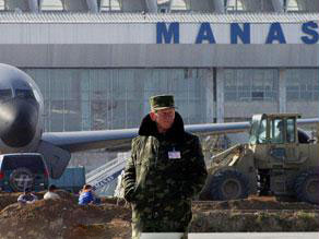 تقطع السبل بـ1300 جندي أمريكي في قاعدة جوية بقرغيزيا