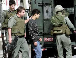 الاحتلال يعتقل 11 فلسطينيا بالضفة الغربية  