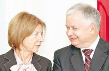 استبعاد فرضية العطل الفني في سقوط طائرة الرئيس