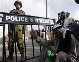 الاحتلال يغلق عين المالح بطوباس 