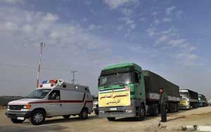 قافلة التزويد الخاصة بالمستشفى الميداني الاردني" 7 "تصل غزة 