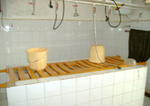 نساء يُهربن ماء غسل الموتى للمشعوذين بأثمان خيالية