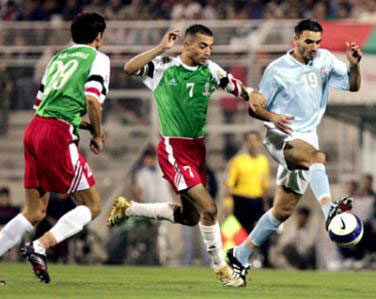 الوحدات يتصدر دوري المناصير لكرة القدم بعد فوزه على فريق النادي الفيصلي 1/ صفر 