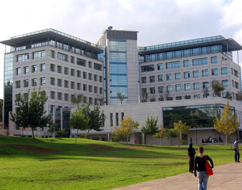 جامعة تل أبيب تلزم موظفيها العرب التحدث بالعبرية مع الطلاب العرب جامعة تل أبيب تلزم موظفيها العرب التحدث بالعبرية مع الطلاب العرب