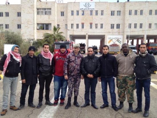 شباب هيئة كلنا الاردن في المفرق يقوم بمبادرة لمساعدة الدفاع المدني