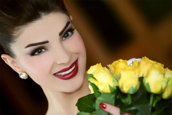 دينا حايك تطل بالأبيض في أغنية تخيل (مصور)